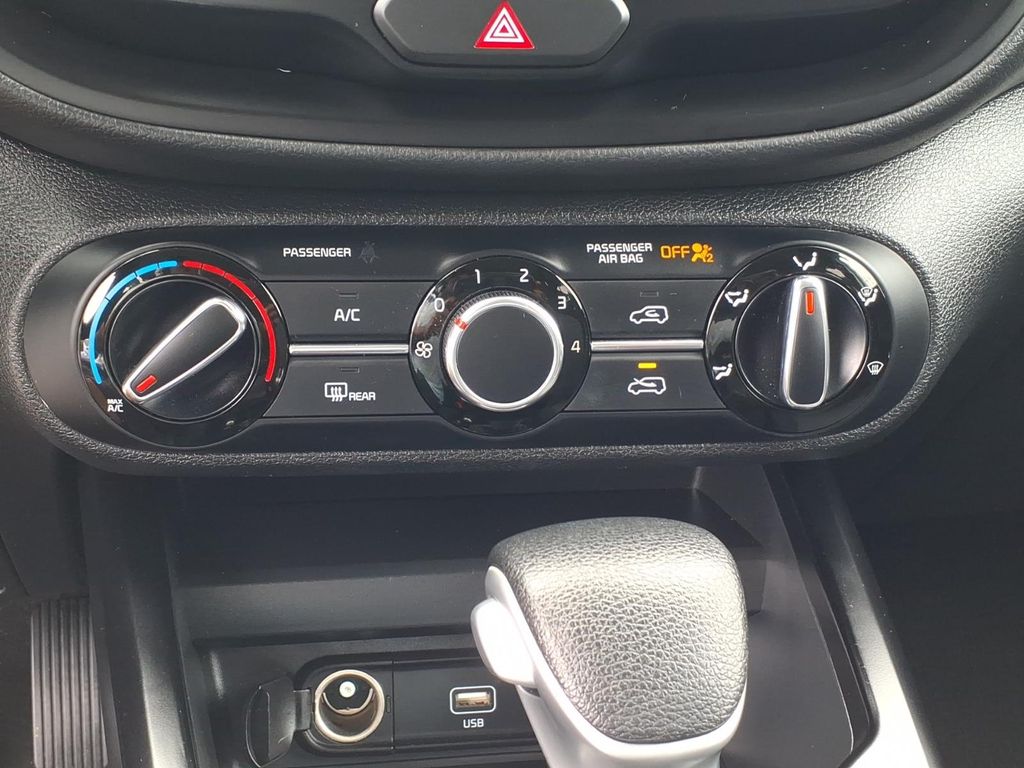 2022 Kia Soul LX - Photo 8