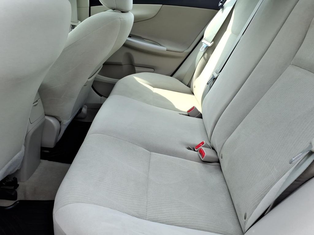 2013 Toyota Corolla LE - Photo 14