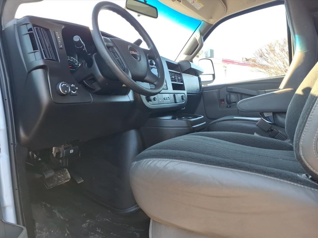 2024 GMC Savana Cargo Work Van - Photo 10