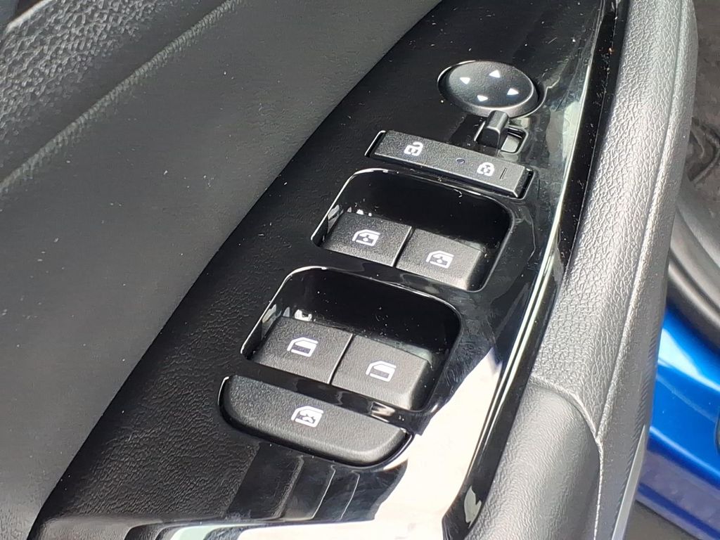2024 Kia Sportage EX - Photo 13