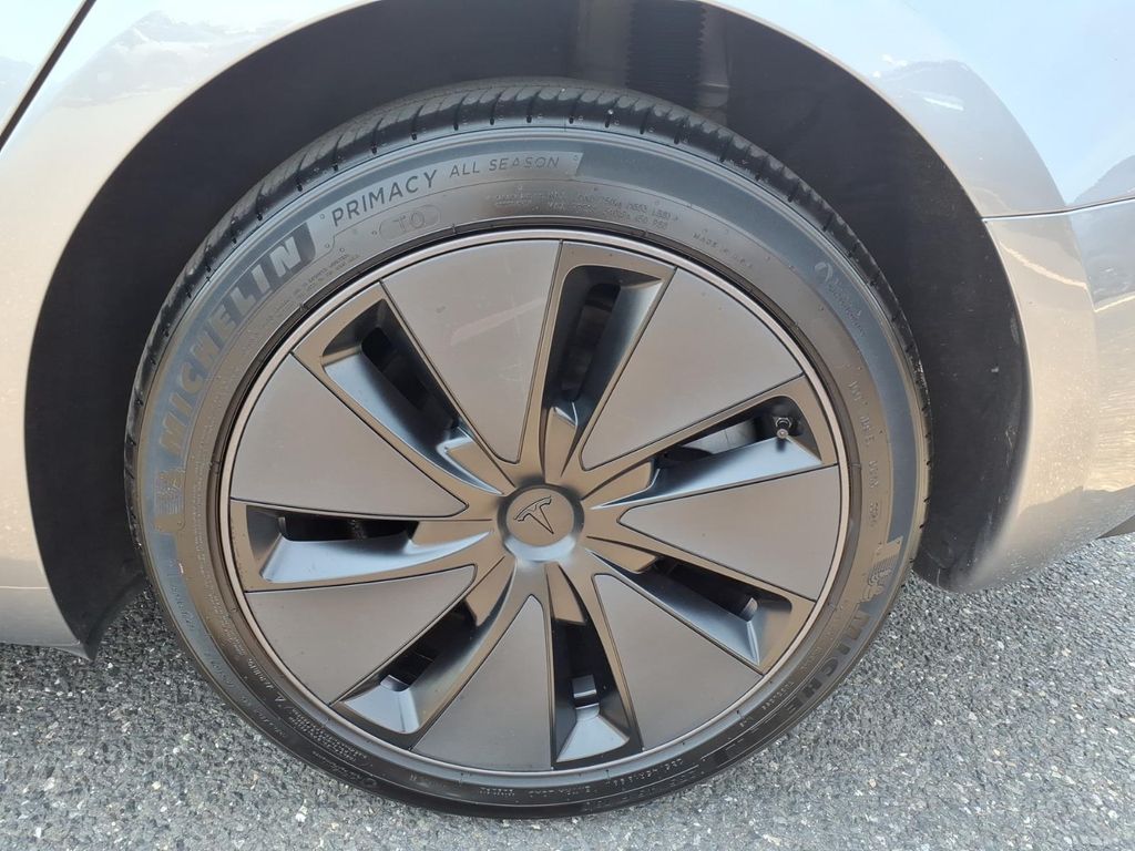 2025 Tesla Model 3 Long Range - Photo 15