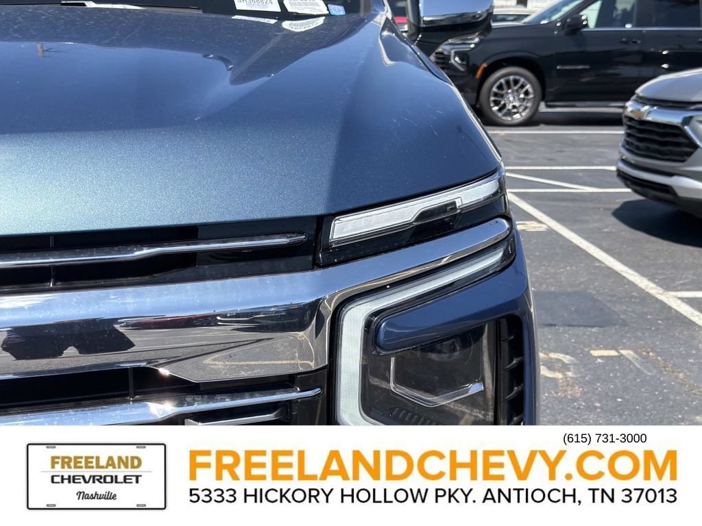 2025 Chevrolet Suburban Premier - Photo 9