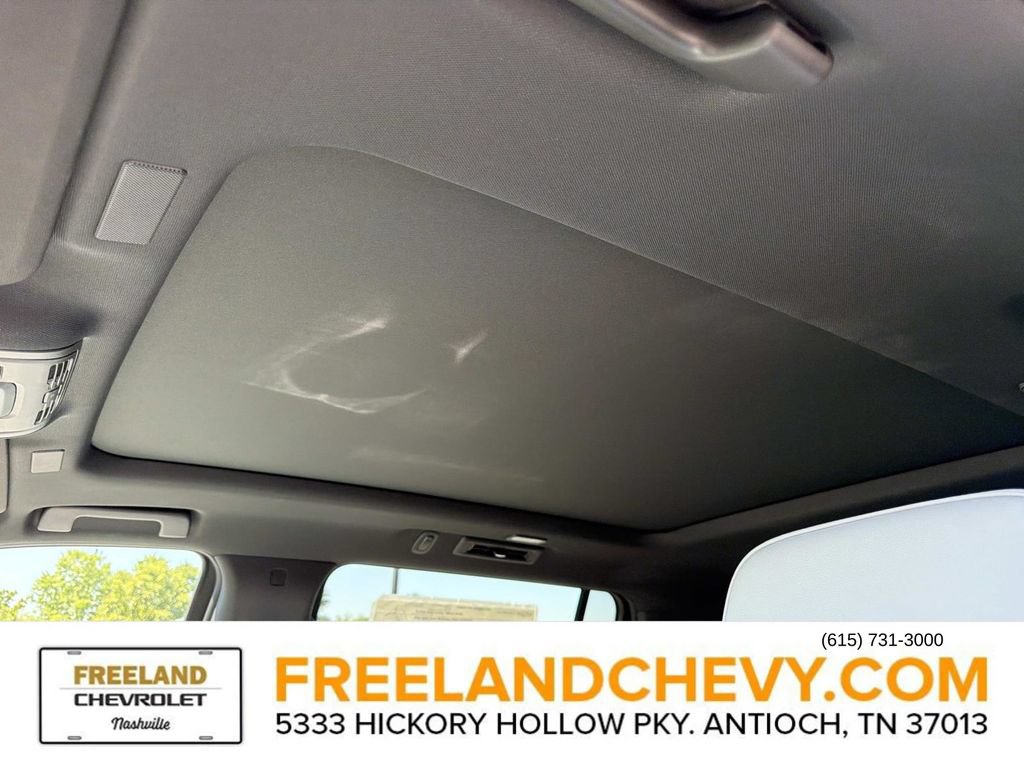 2025 Chevrolet Suburban Premier - Photo 25