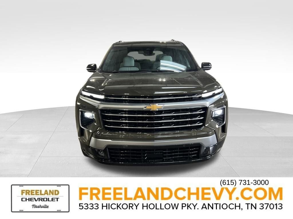 2024 Chevrolet Traverse Premier photo 2