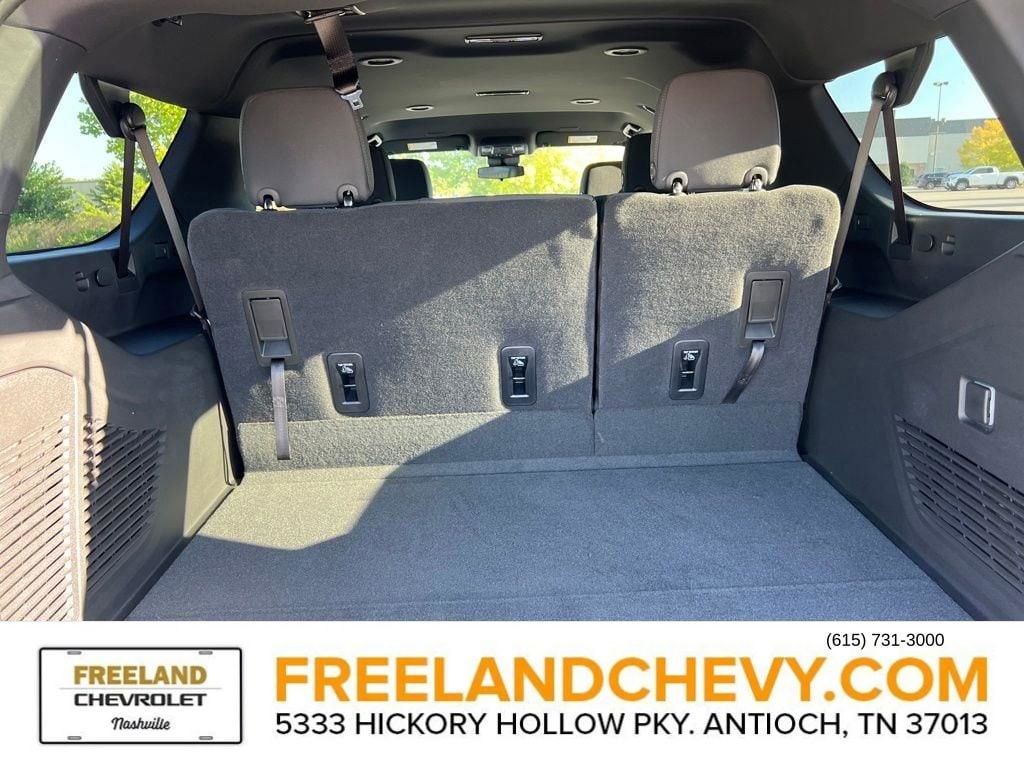 2025 Chevrolet Suburban LS - Photo 7