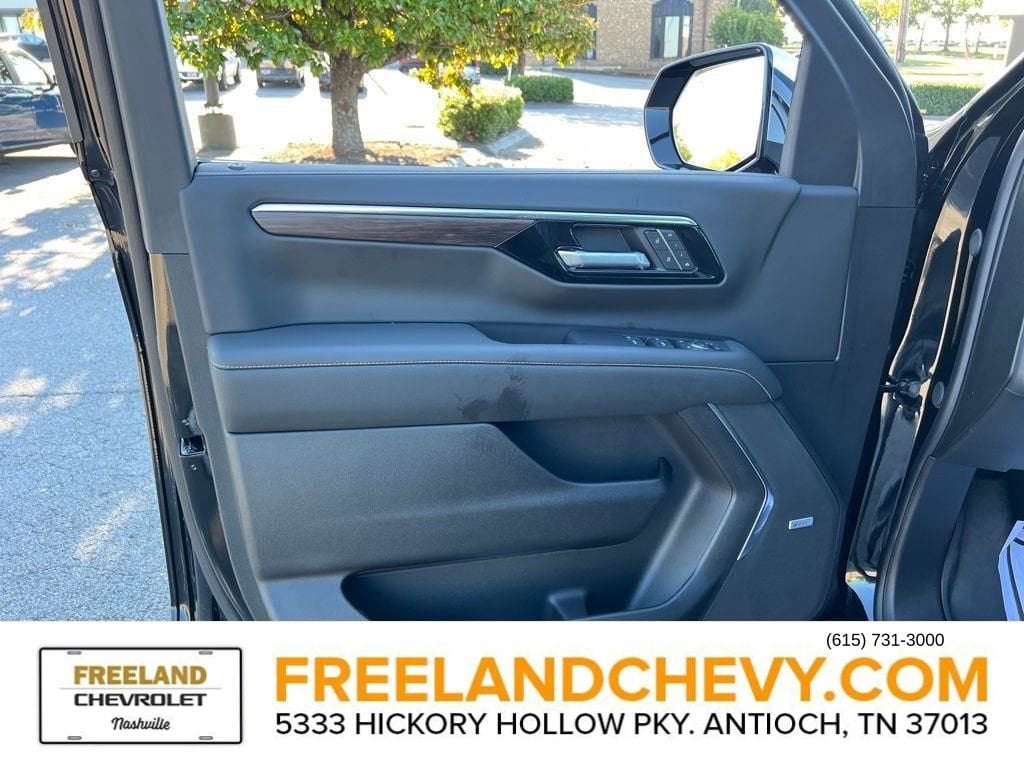 2026 Chevrolet Suburban High Country - Photo 16