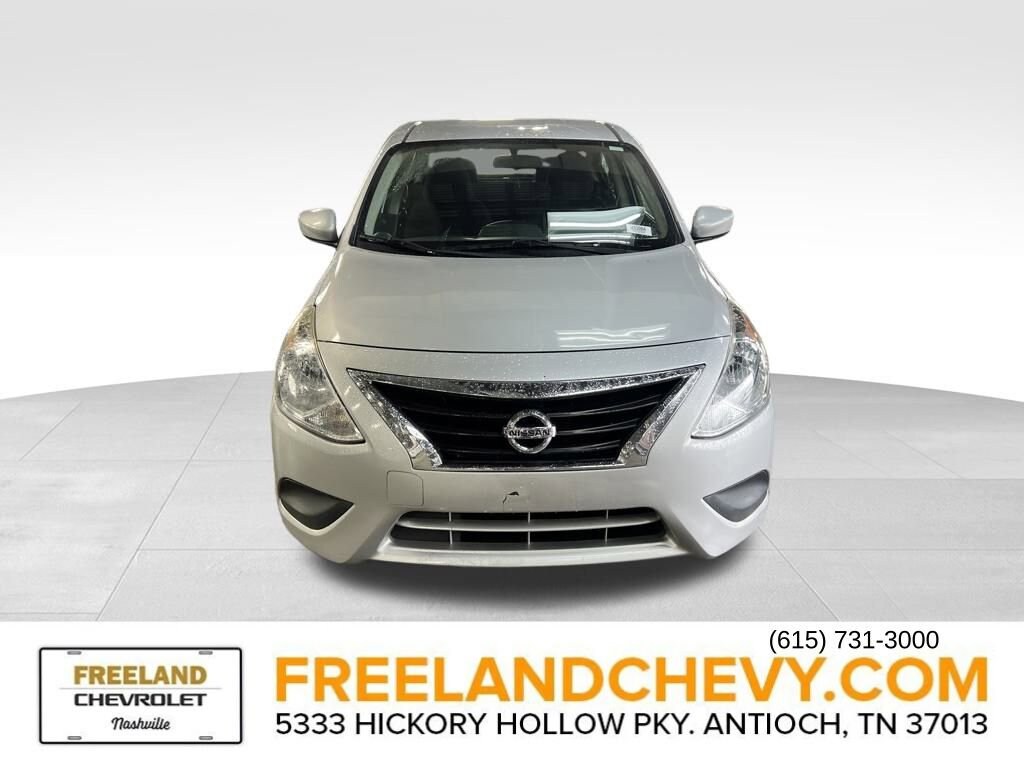 2016 Nissan Versa S photo 2