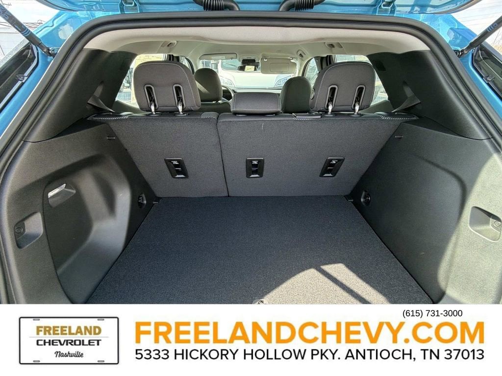 2027 Chevrolet Bolt LT - Photo 10