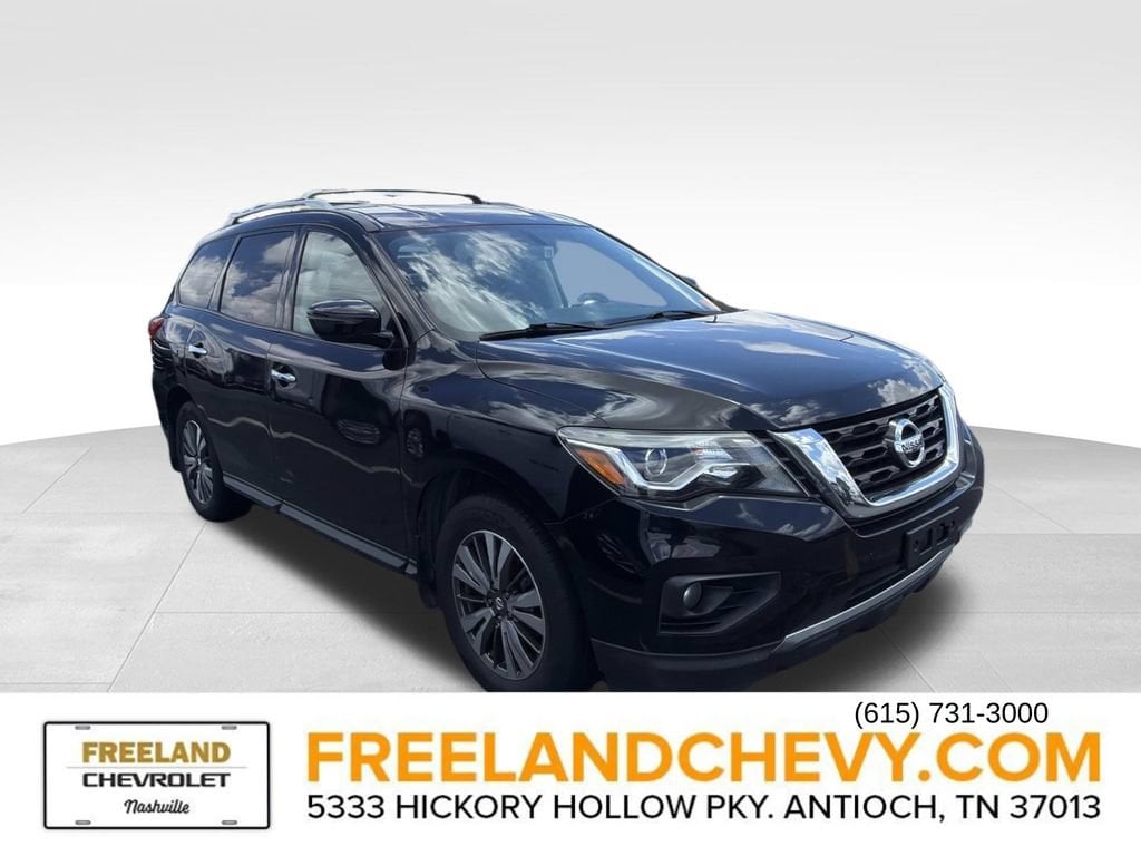 2017 Nissan Pathfinder SV 4WD's photo