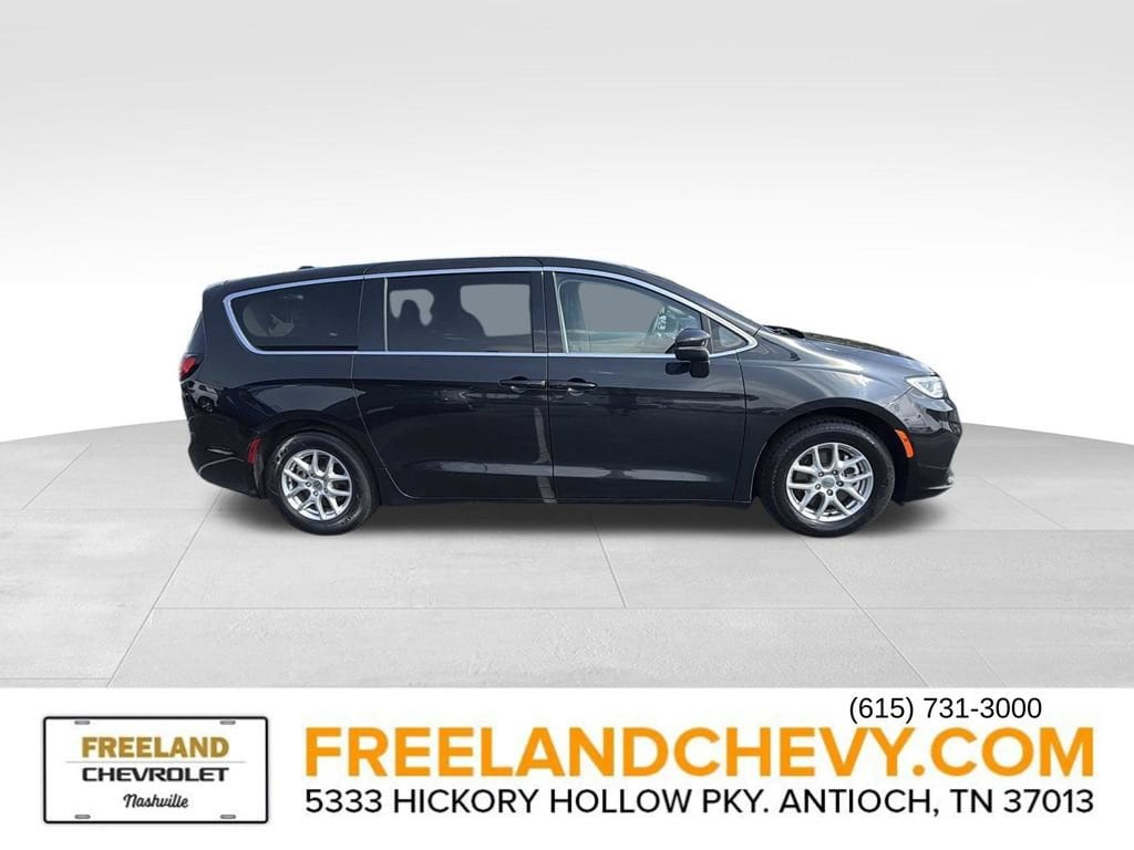 Used 2023 Chrysler Pacifica Touring L