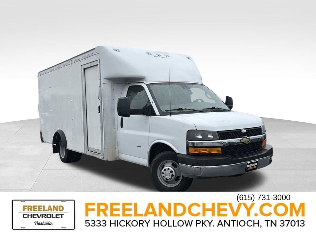 2022 Chevrolet Express Cutaway Base's photo