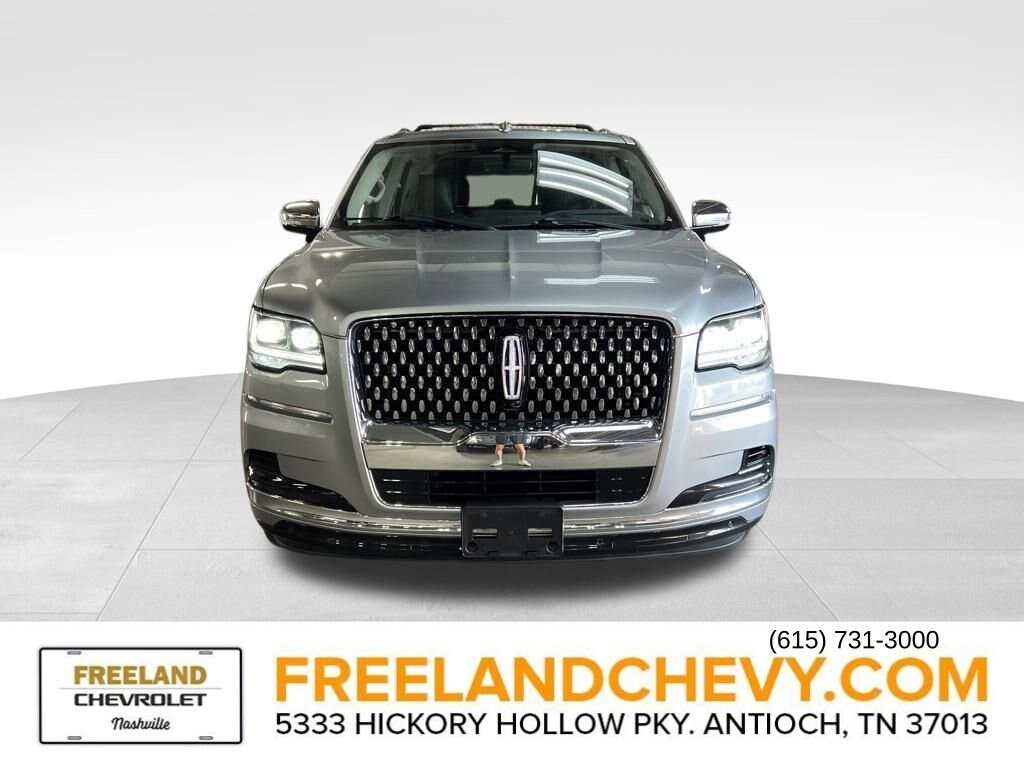 2022 Lincoln Navigator Black Label photo 2
