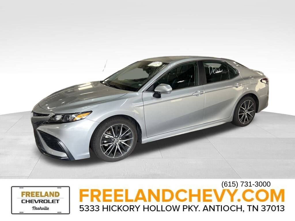 2023 Toyota Camry SE photo 3