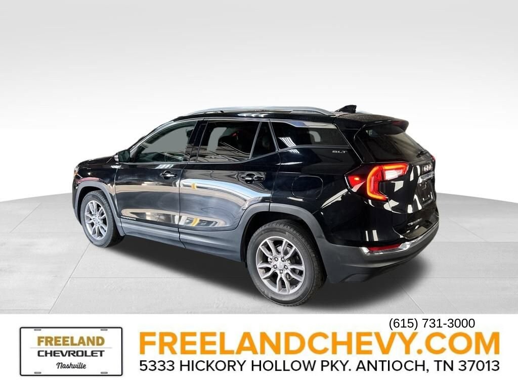 2024 Gmc Terrain SLT photo 2