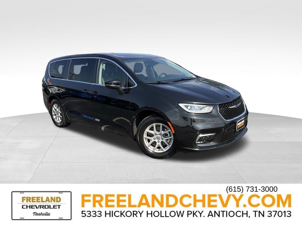 Used 2023 Chrysler Pacifica Touring L