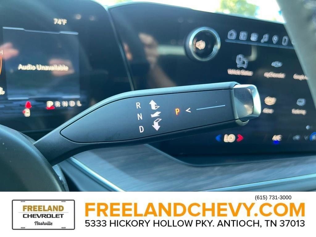 2025 Chevrolet Suburban LS - Photo 13