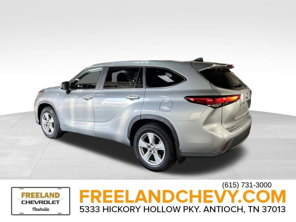 2023 Toyota Highlander Hybrid LE photo 4