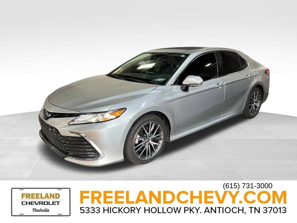 2023 Toyota Camry Hybrid XLE photo 3
