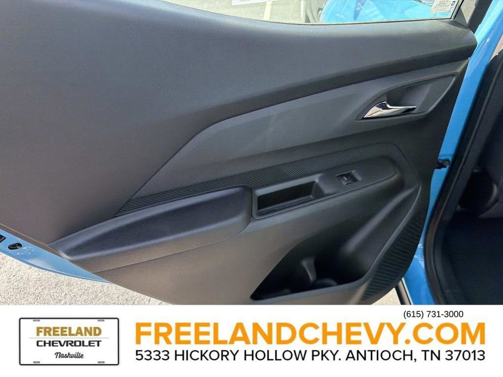 2027 Chevrolet Bolt LT - Photo 11