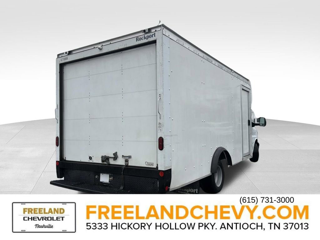 2022 Chevrolet Express 3500 Cutaway Van photo 3