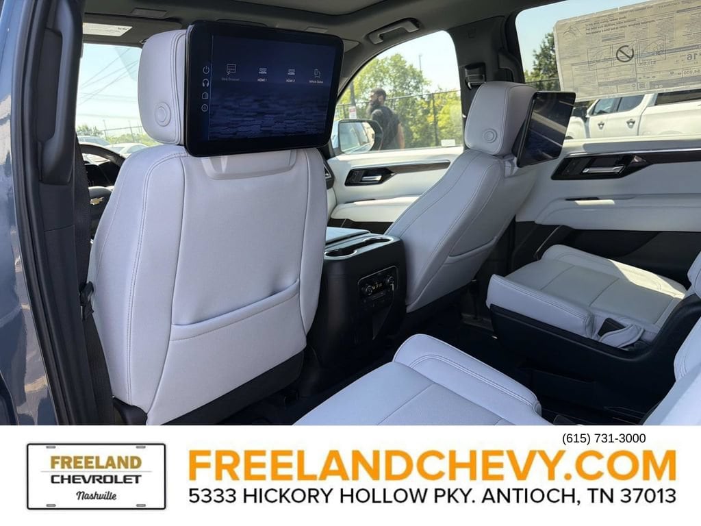 2025 Chevrolet Suburban Premier - Photo 15