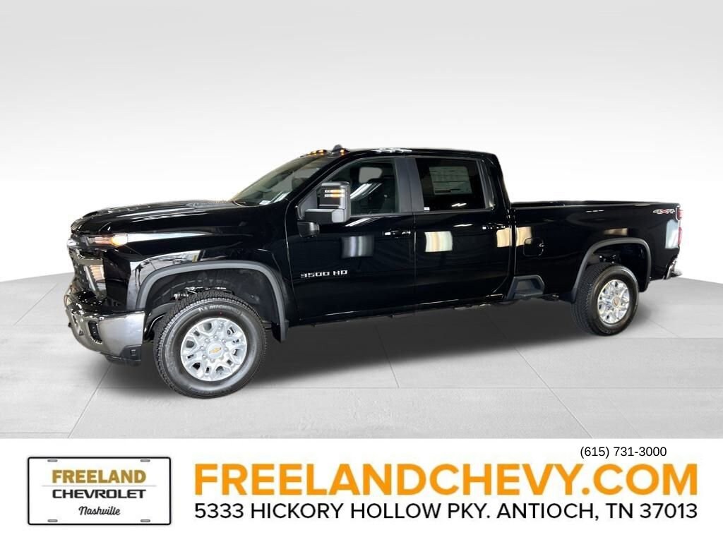2025 Chevrolet Silverado 3500HD LT photo 3