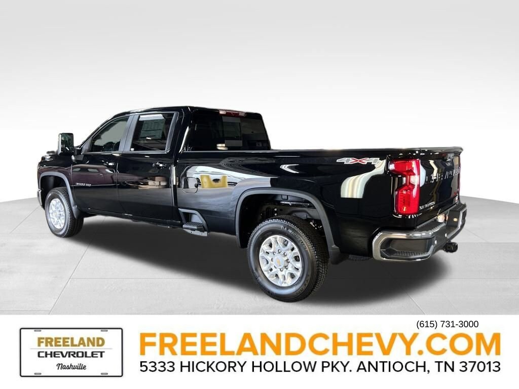 2025 Chevrolet Silverado 3500HD LT photo 4