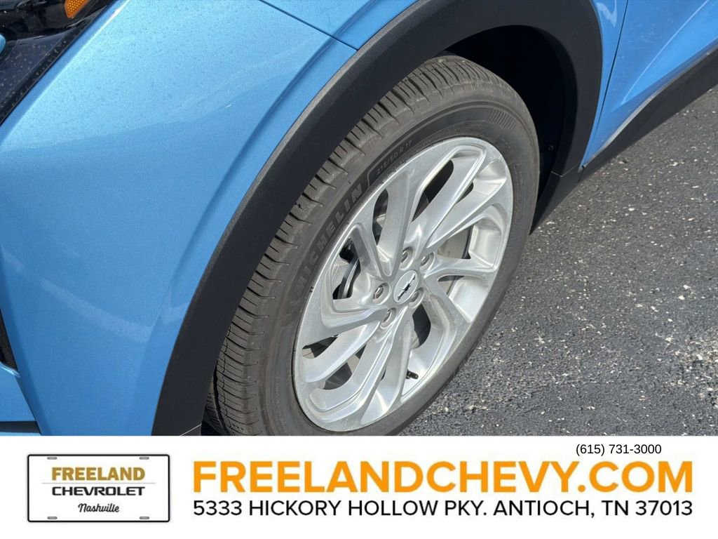 2027 Chevrolet Bolt LT - Photo 8