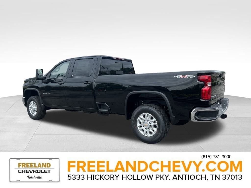 2025 Chevrolet Silverado 3500HD LT photo 4