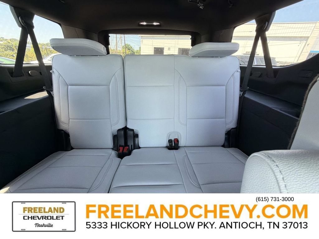 2025 Chevrolet Suburban Premier - Photo 16