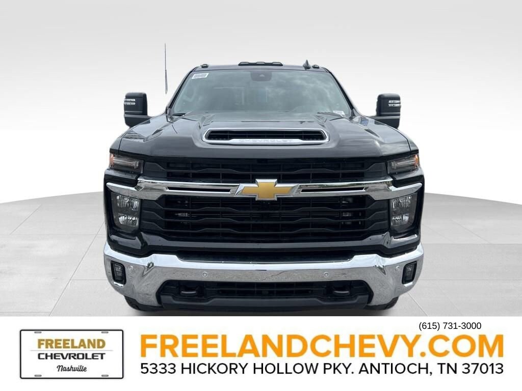 2025 Chevrolet Silverado 3500HD LT photo 2