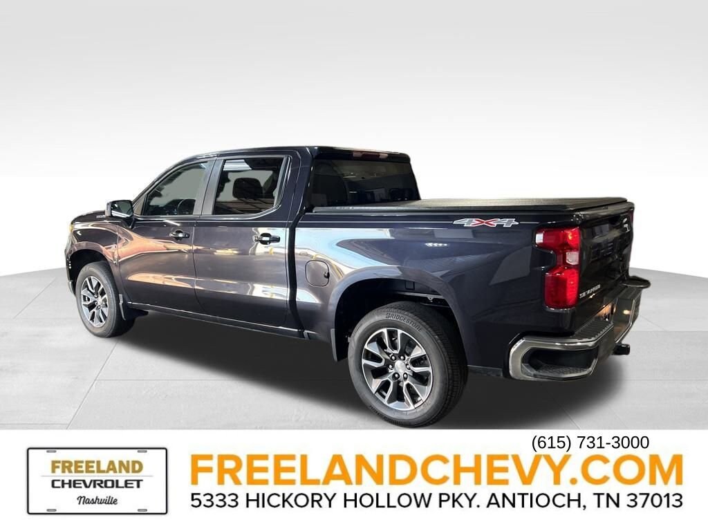 2023 Chevrolet Silverado 1500 LT photo 2