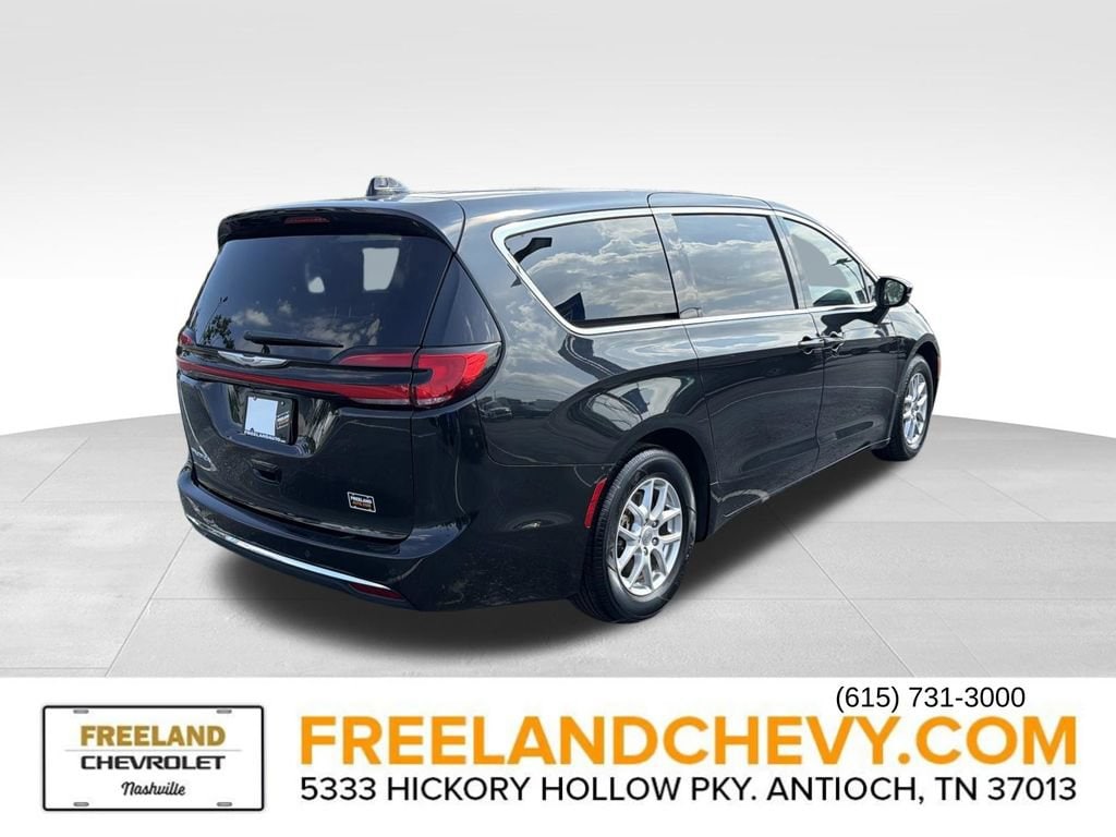 Used 2023 Chrysler Pacifica Touring L
