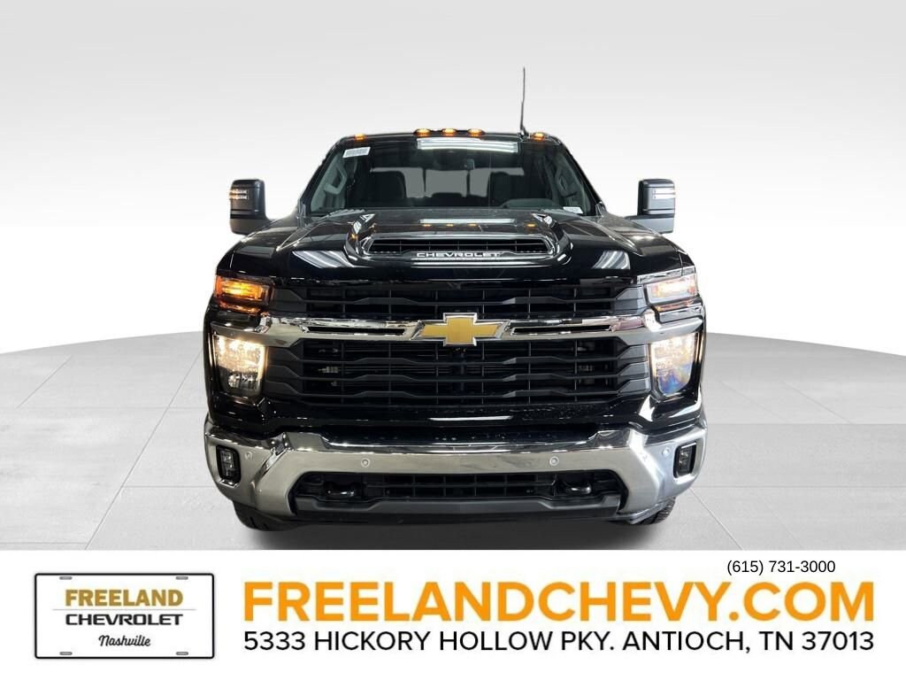 2025 Chevrolet Silverado 3500HD LT photo 2