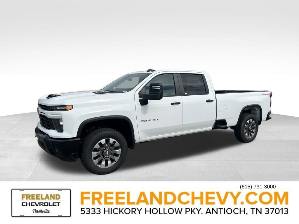 2025 Chevrolet Silverado 2500HD Custom photo 3