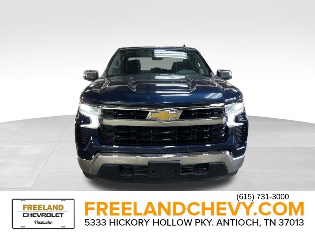 2022 Chevrolet Silverado 1500 LT photo 2