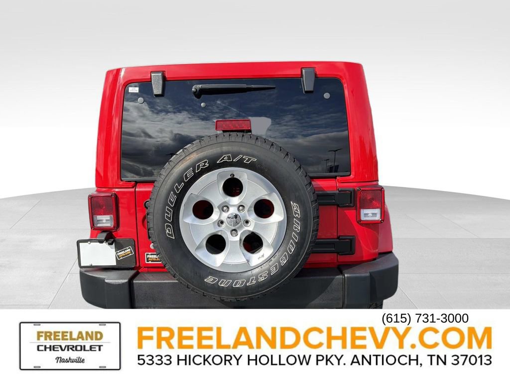 2015 Jeep Wrangler Unlimited Sahara photo 4