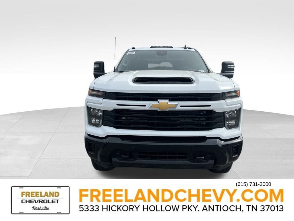 2025 Chevrolet Silverado 2500HD Custom photo 2