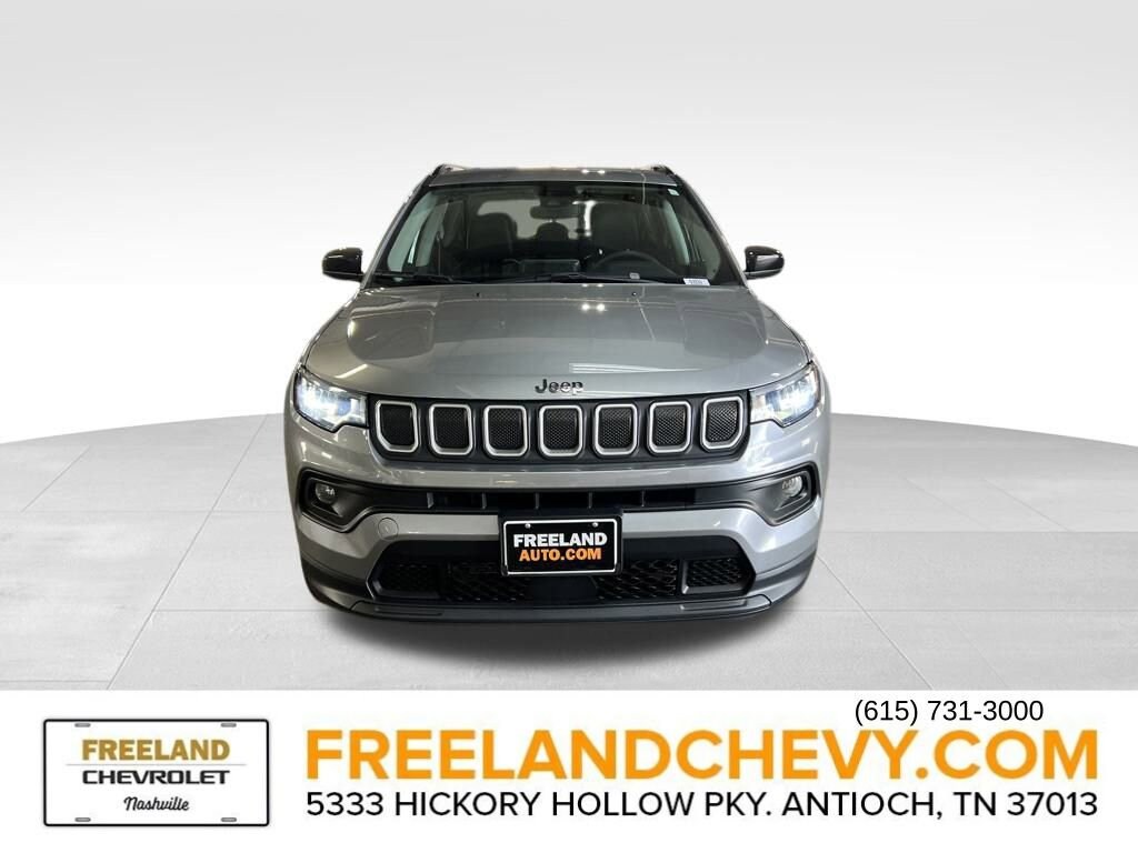 2022 Jeep Compass Latitude photo 2