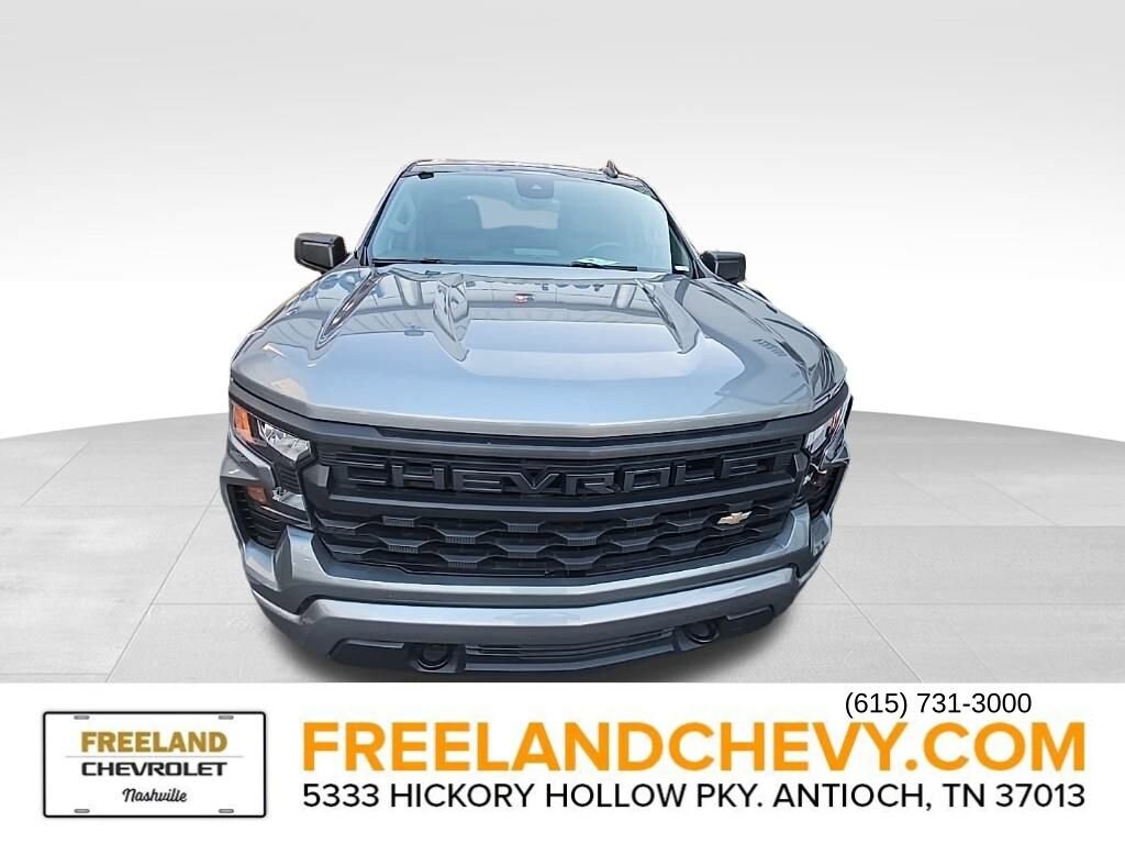 2023 Chevrolet Silverado 1500 Custom photo 2