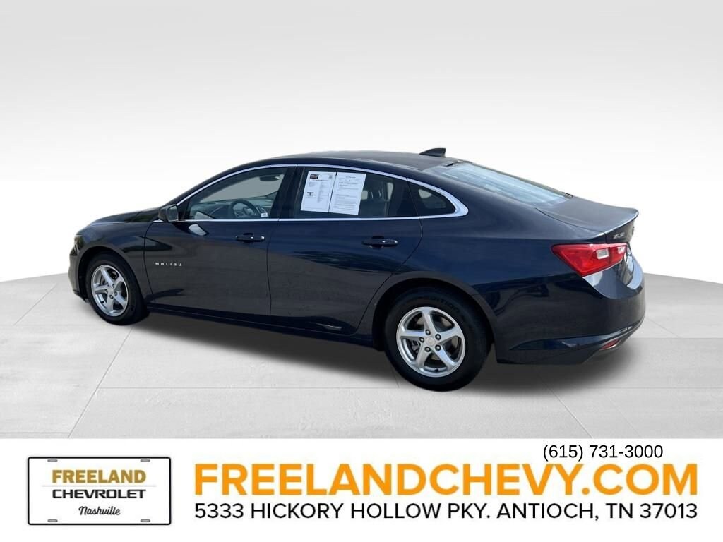 2017 Chevrolet Malibu LS photo 4