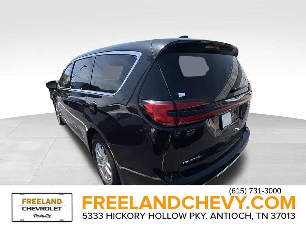 Used 2023 Chrysler Pacifica Touring L