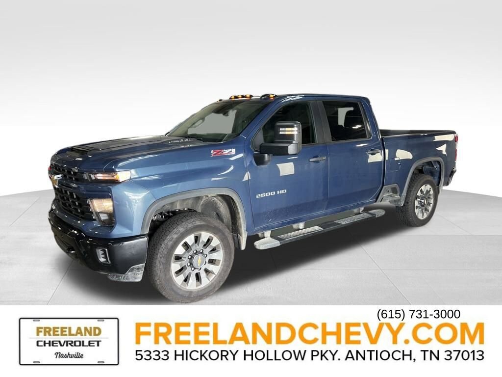 2025 Chevrolet Silverado 2500HD Custom photo 3