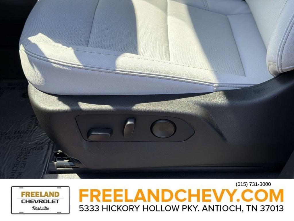 2025 Chevrolet Suburban Premier - Photo 23