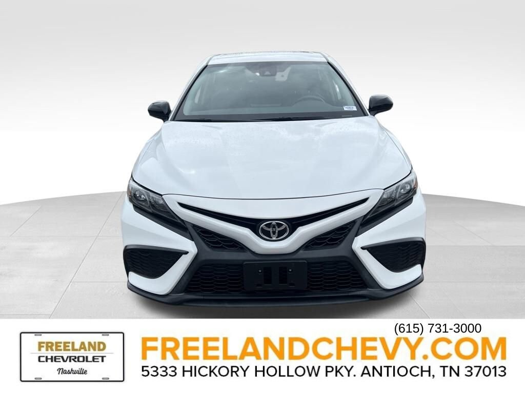 2021 Toyota Camry SE photo 2