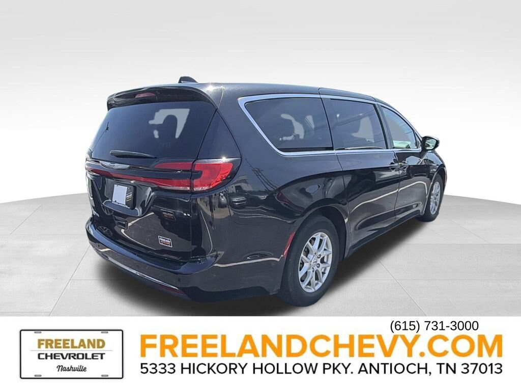 Used 2023 Chrysler Pacifica Touring L