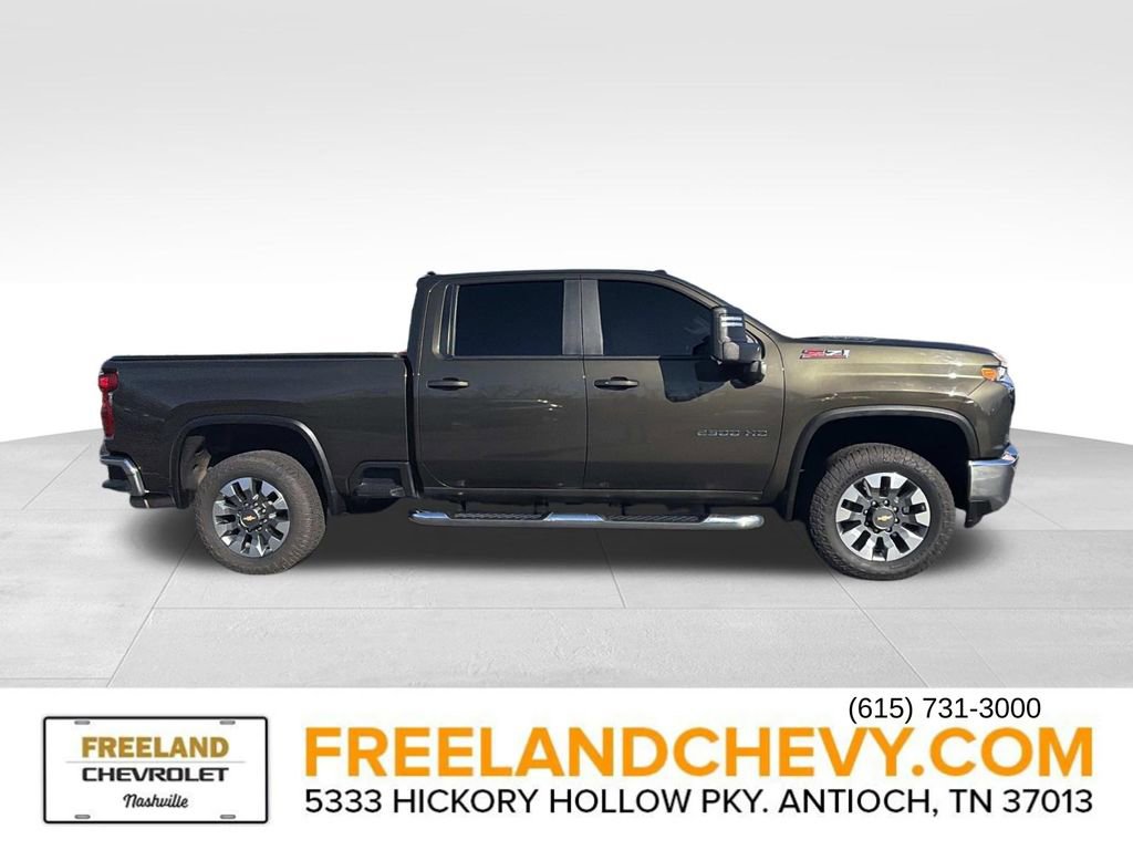 2022 Chevrolet Silverado 2500HD LT photo 2