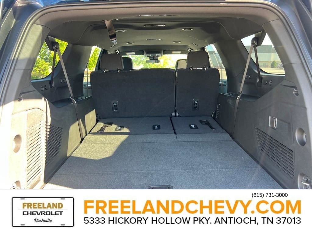 2025 Chevrolet Suburban LS - Photo 8