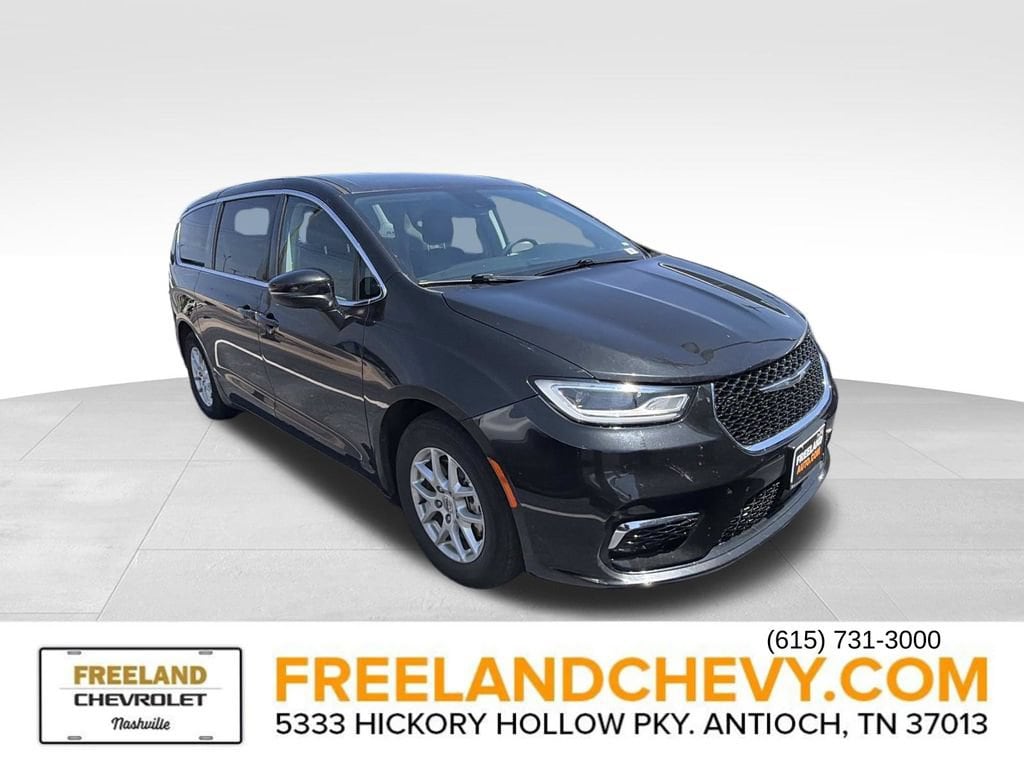 Used 2023 Chrysler Pacifica Touring L
