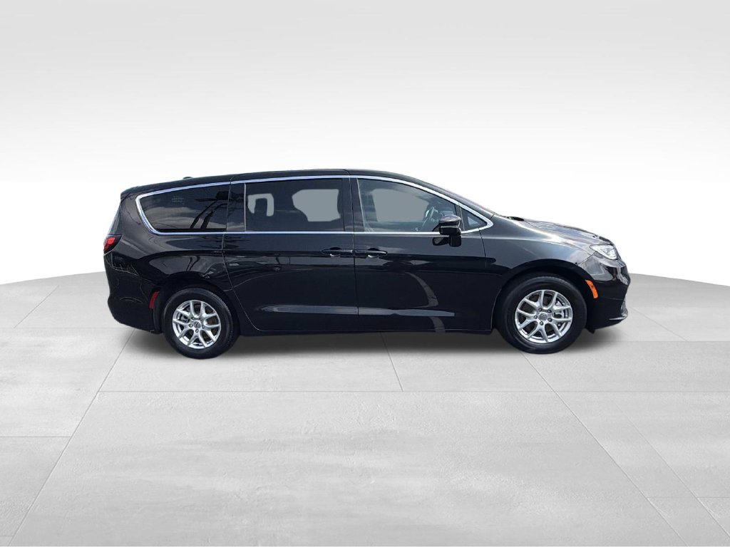 Used 2025 Chrysler Pacifica Select Minivan/Van